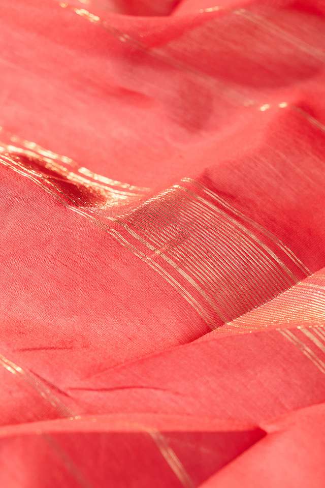 Dark Pink Woven Pure Silk Cotton Maheshwari Saree thumbnail image number null