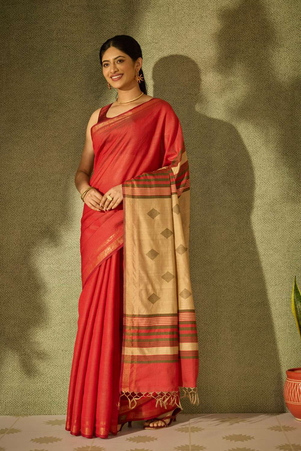Red Bhagalpur Woven Silk Viscose Saree image number null