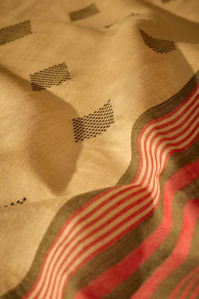 Red Bhagalpur Woven Silk Viscose Saree thumbnail image number null