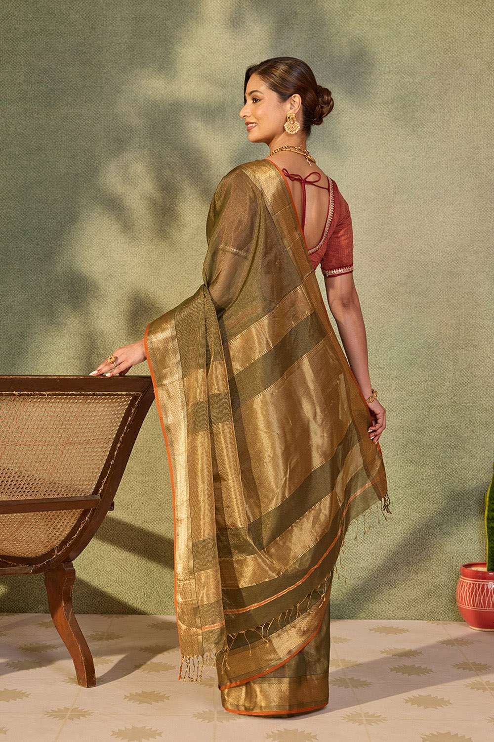 Green Woven Pure Tissue Cotton Maheshwari Saree image number null