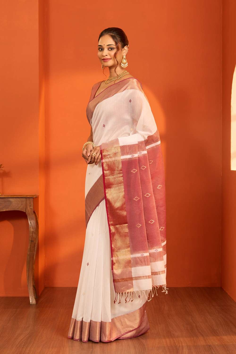Off White Woven Pure Silk Cotton Maheshwari Saree image number null