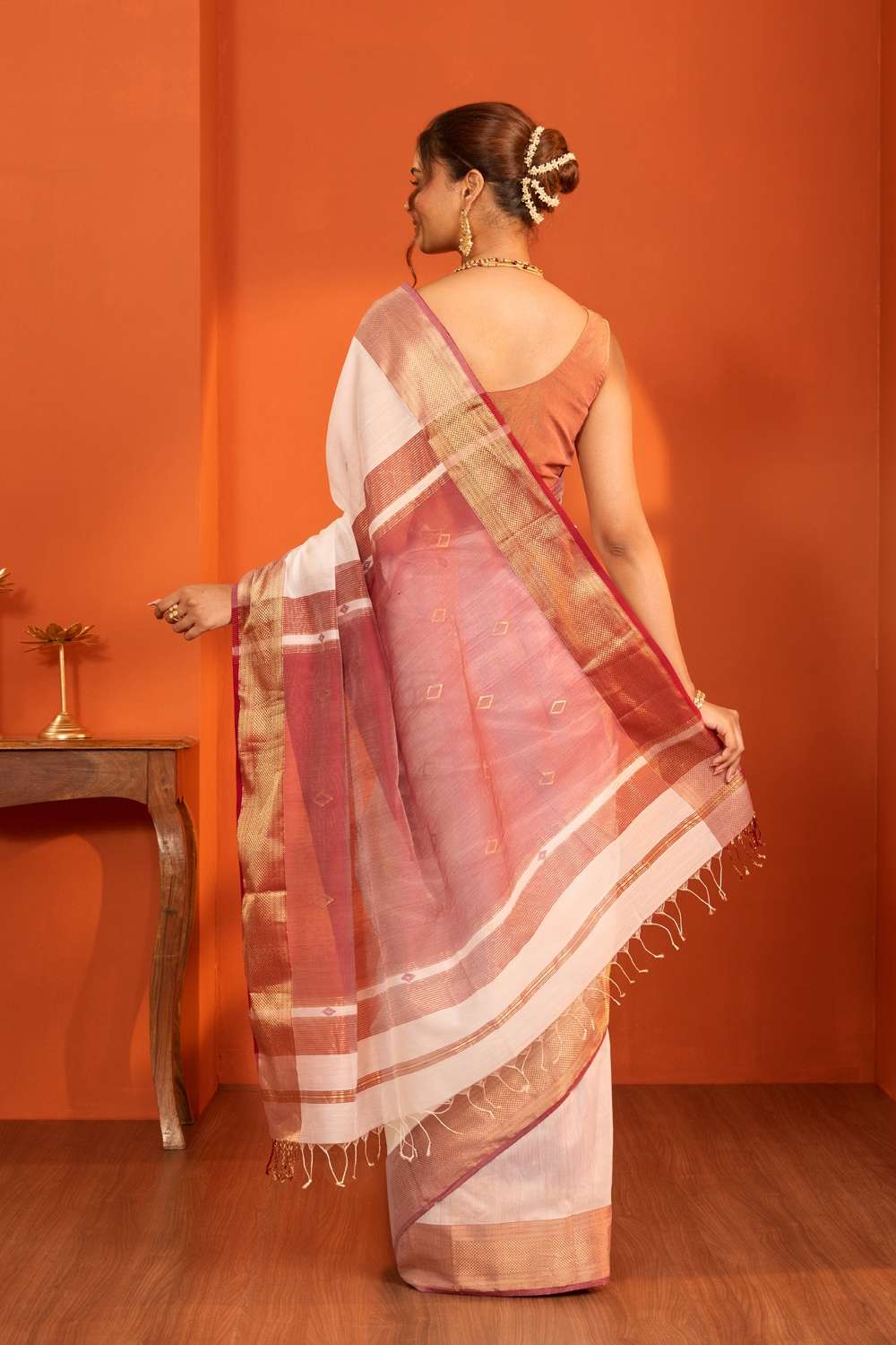 Off White Woven Pure Silk Cotton Maheshwari Saree image number null