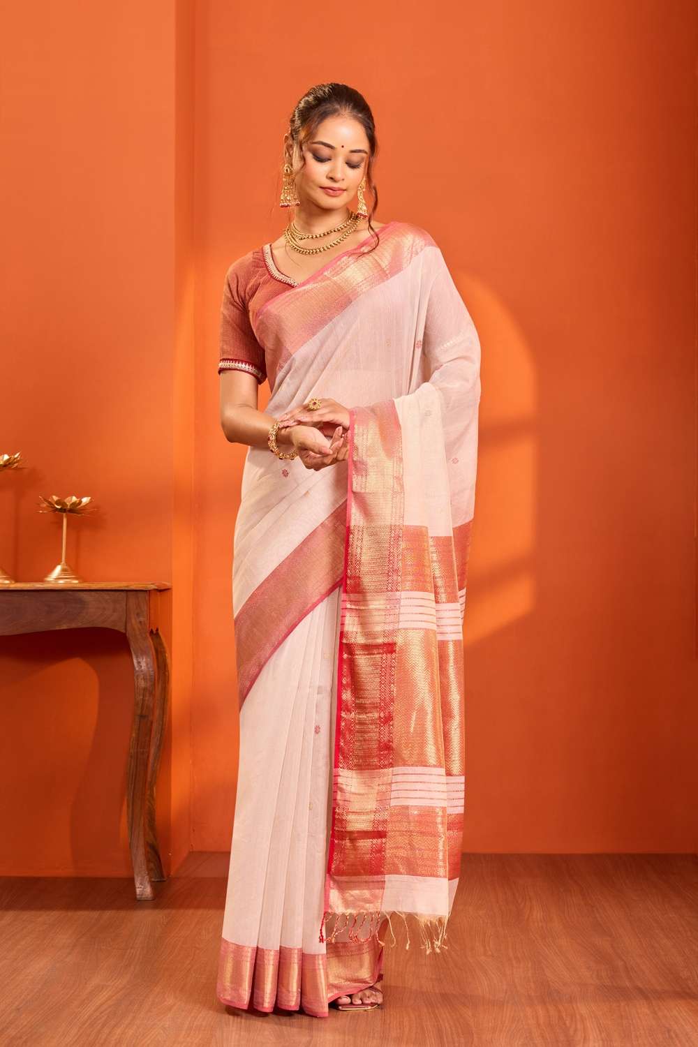 Off White Woven Pure Tissue Cotton Maheshwari Saree image number null