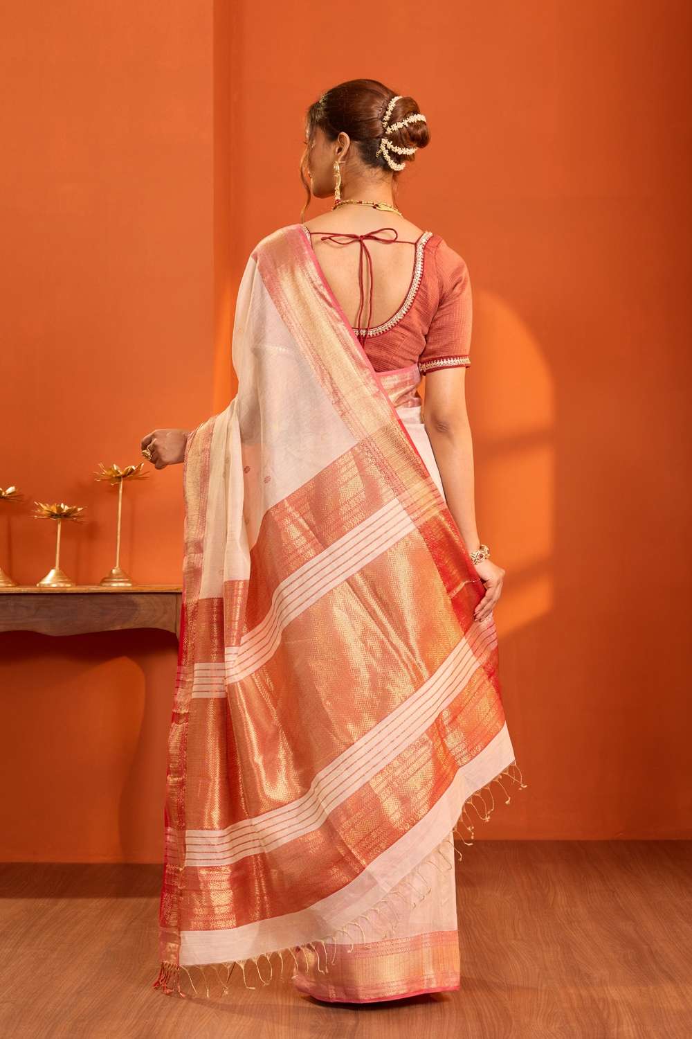 Off White Woven Pure Tissue Cotton Maheshwari Saree image number null