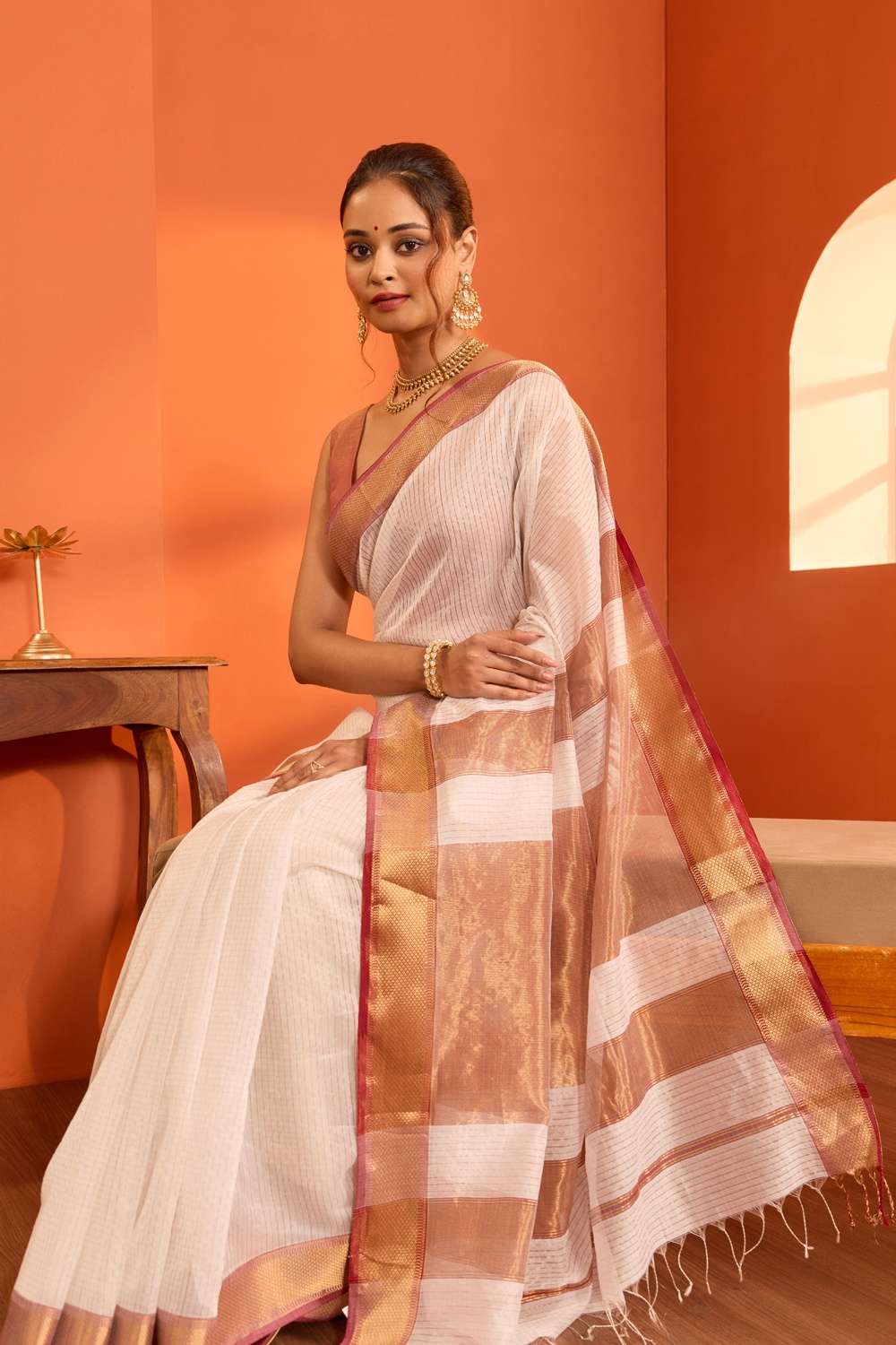Off White Woven Pure Silk Cotton Maheshwari Saree image number null