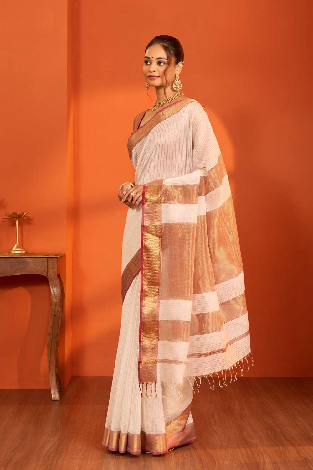 Off White Woven Pure Silk Cotton Maheshwari Saree image number null