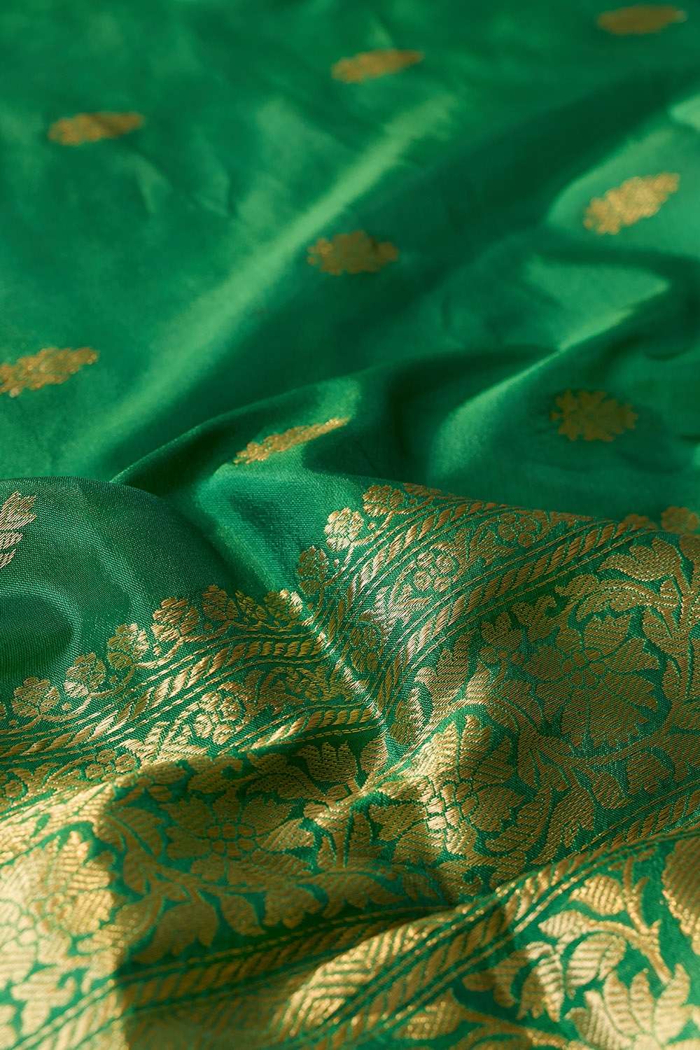 Green Silk Viscose Cutwork Banarasi Inspired Design Saree image number null