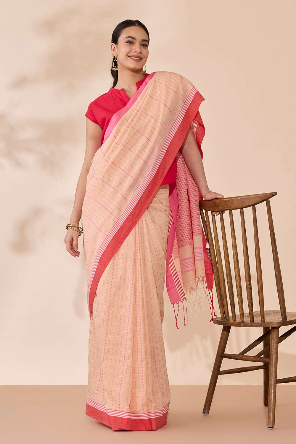 Beige Woven Pure Cotton Bengal Saree image number null