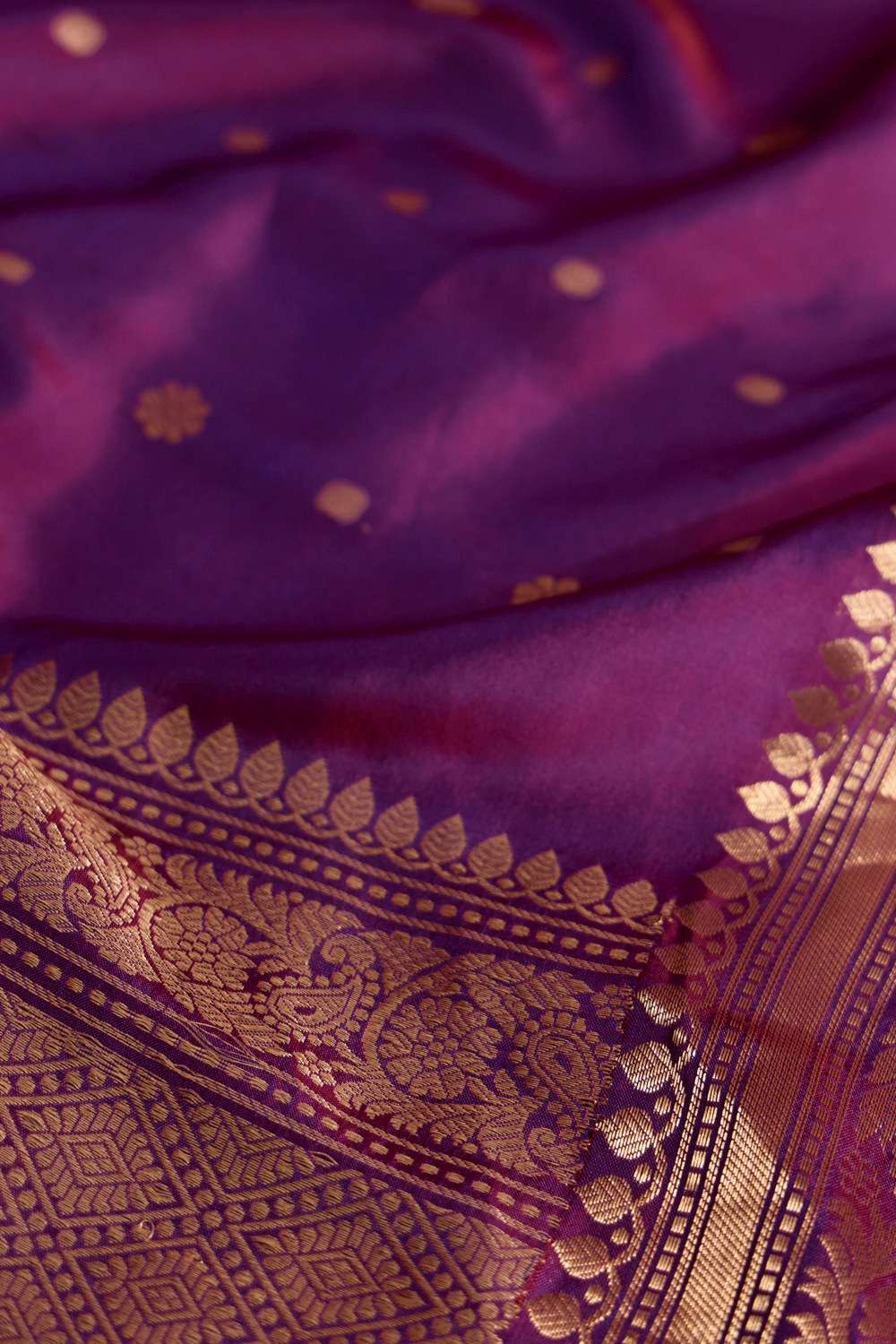 Purple Silk Viscose Banarasi Design Cutwork Saree image number null