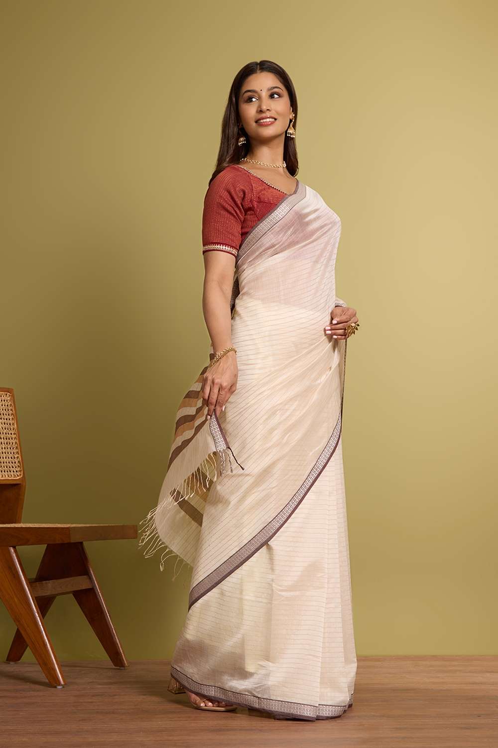 Off White Woven Pure Silk Cotton Maheshwari Saree image number null