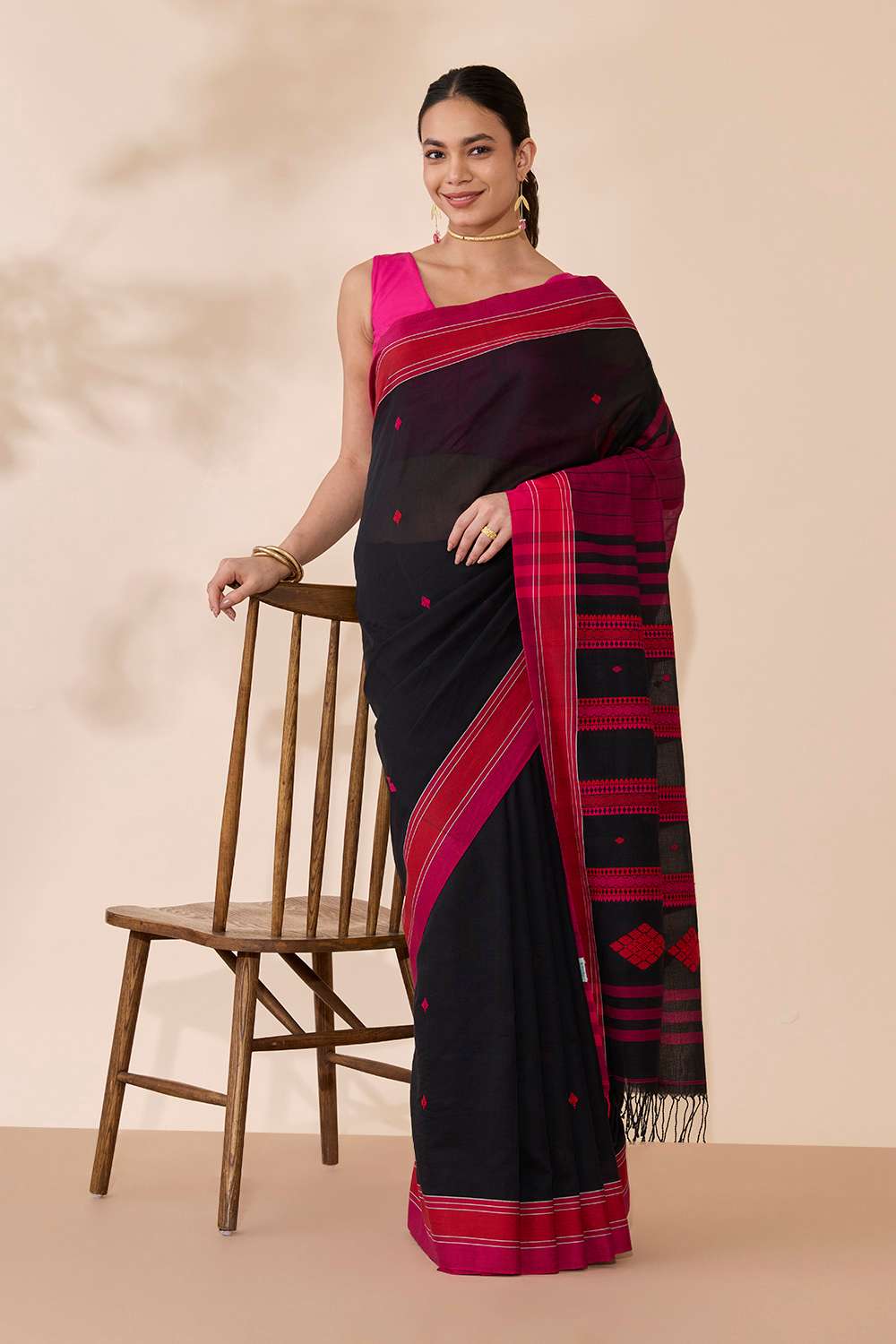 Black Woven Pure Cotton Bengal Saree image number null