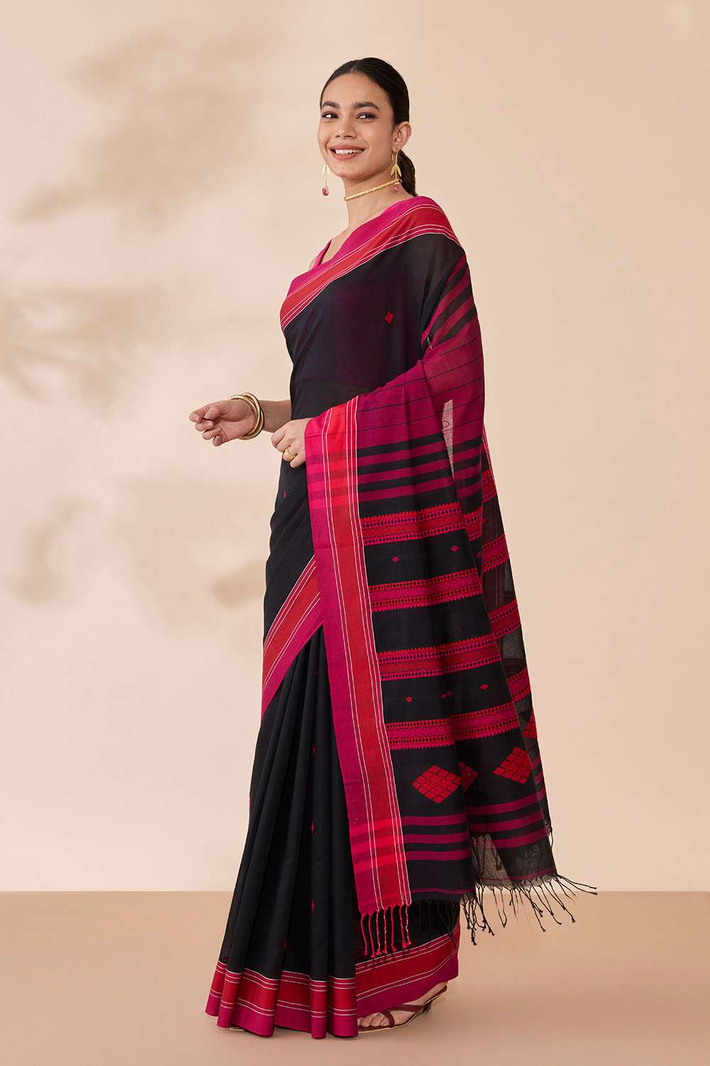 Black Woven Pure Cotton Bengal Saree image number null