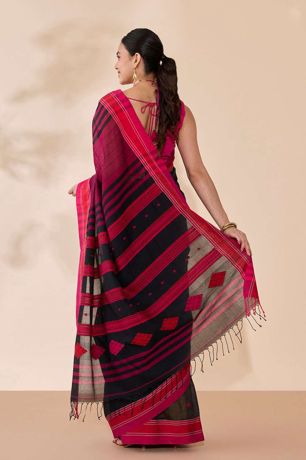 Black Woven Pure Cotton Bengal Saree image number null