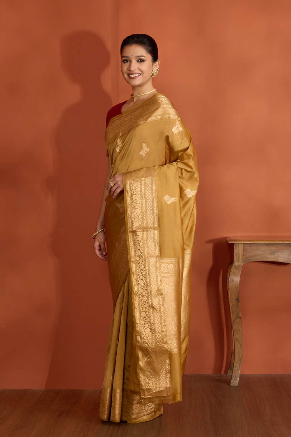 Brown Silk Viscose Kadwa Banaras Inspired Design Saree image number null