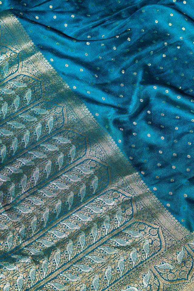 Dark Green Woven Viscose Saree thumbnail image number null