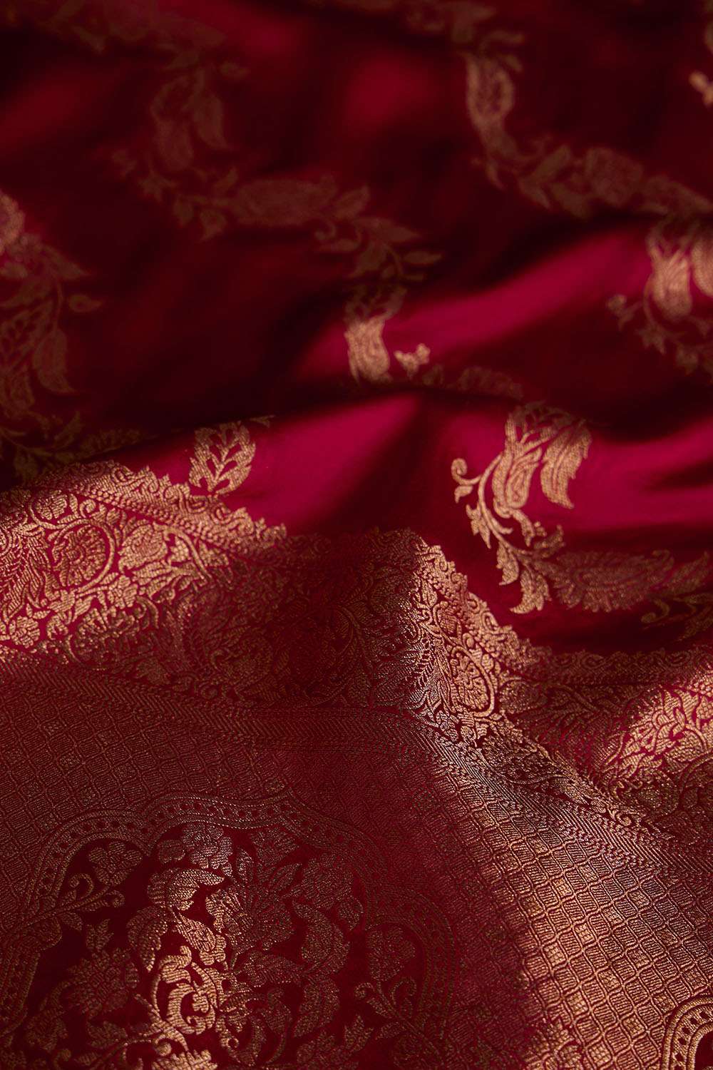 Red Woven Viscose Saree image number null