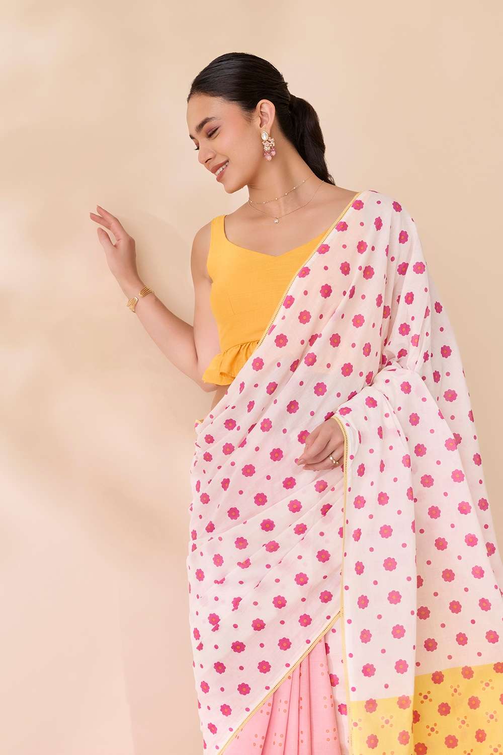 Off White Screen Printed Bengal Pure Cotton Saree image number null