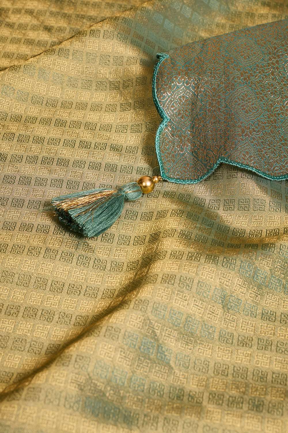 Green Woven Viscose Tissue Saree image number null