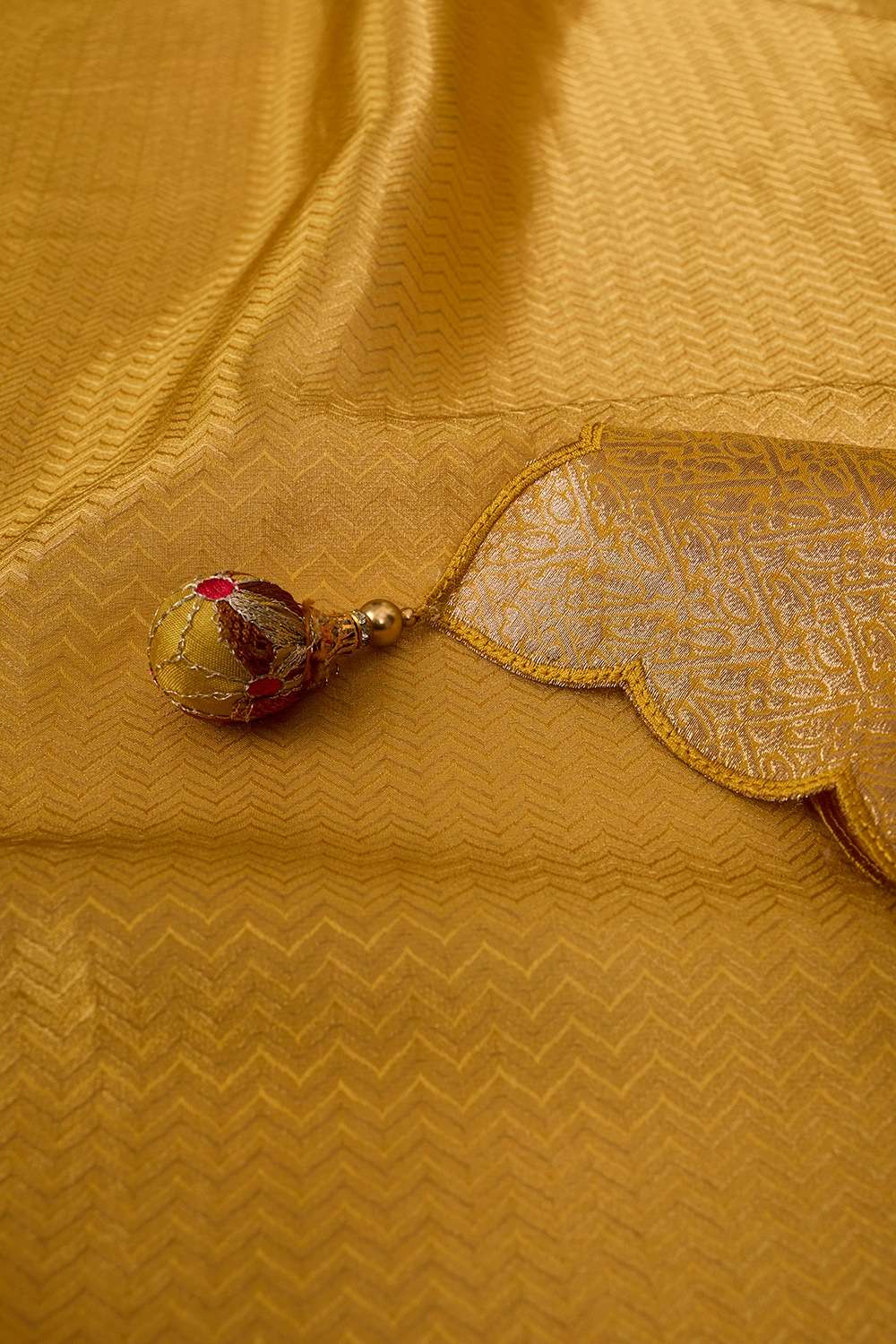 Yellow Woven Viscose Tissue Saree image number null