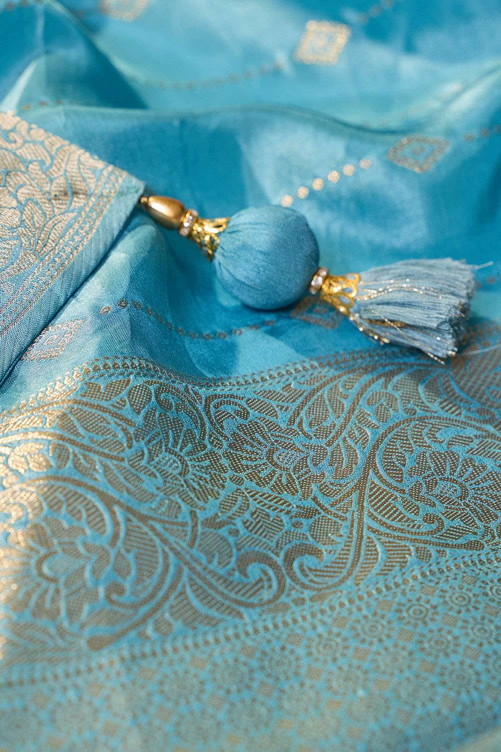 Blue Woven Viscose Saree image number null