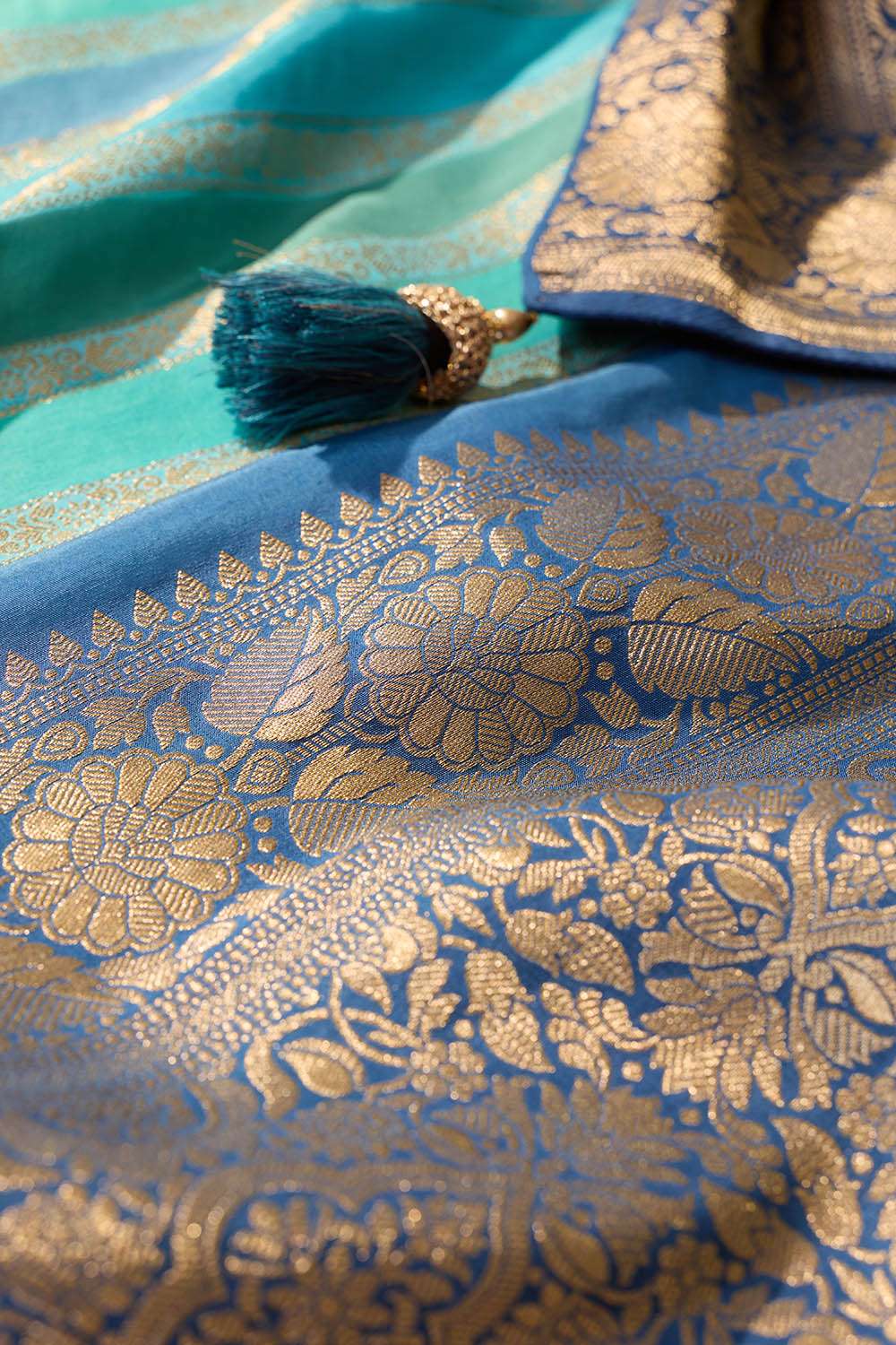 Blue Woven Pure Viscose Saree image number null
