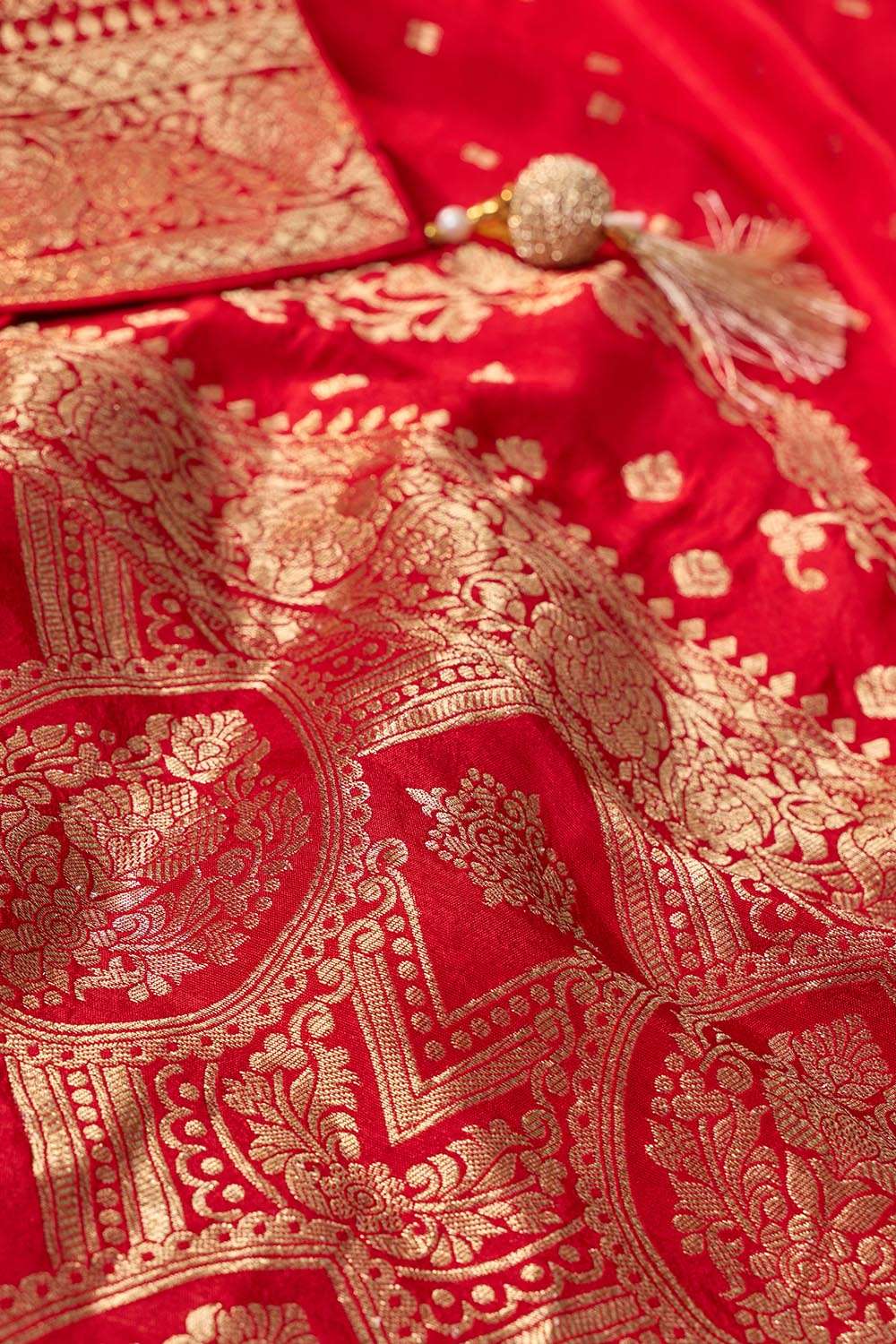 Red Woven Pure Viscose Saree image number null