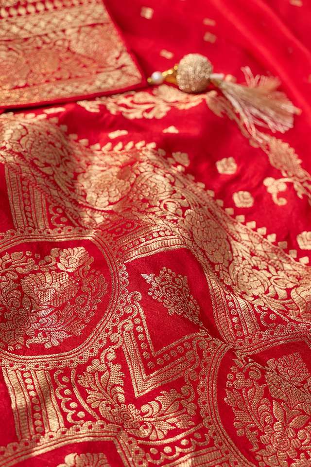 Red Woven Pure Viscose Saree thumbnail image number null