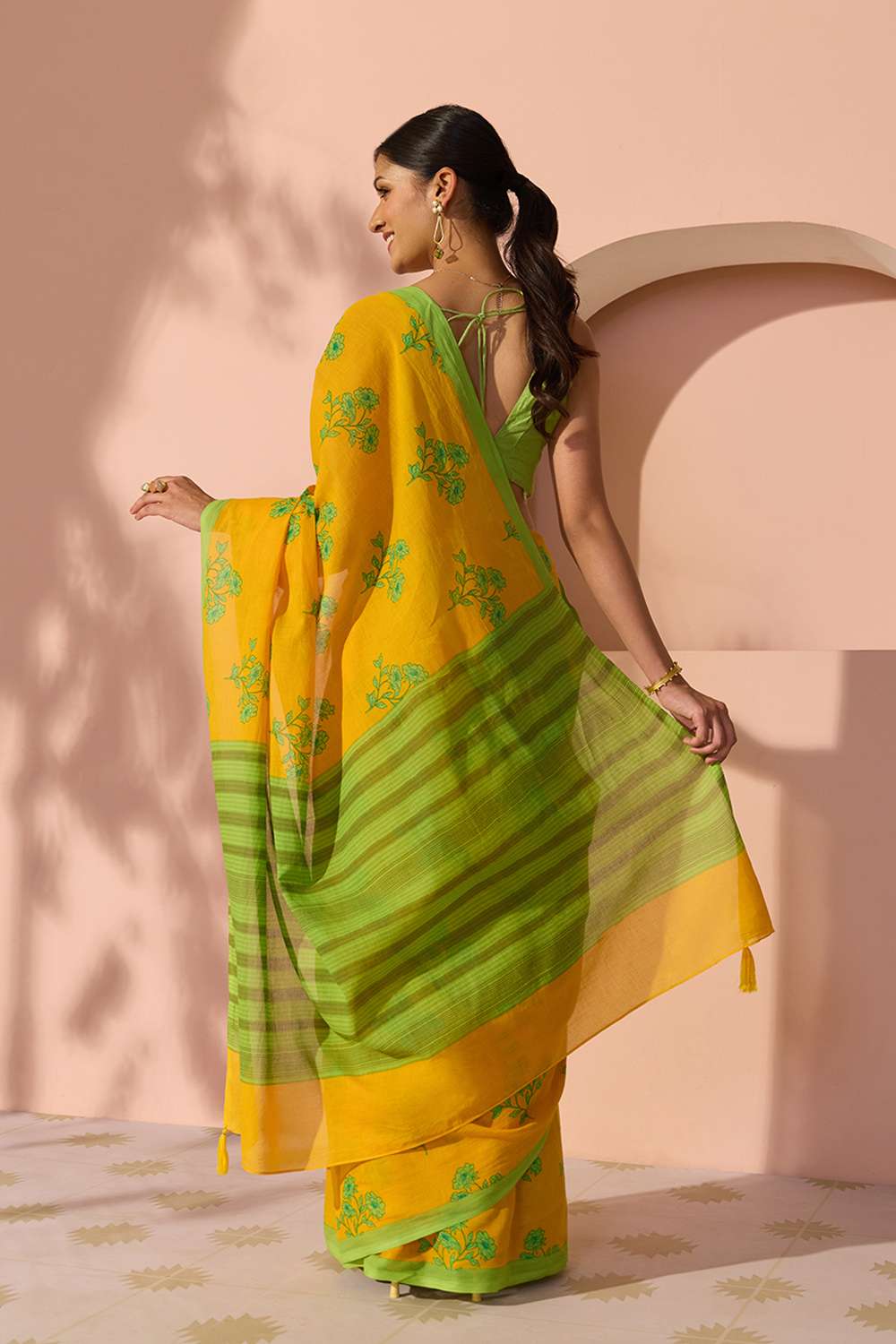 Yellow Bengal Screen Printed Pure Cotton Mulmul Saree image number null