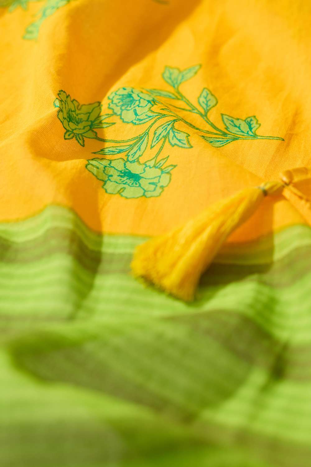 Yellow Bengal Screen Printed Pure Cotton Mulmul Saree image number null