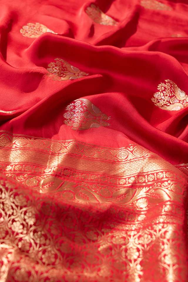 Red Woven Pure Viscose Saree thumbnail image number null
