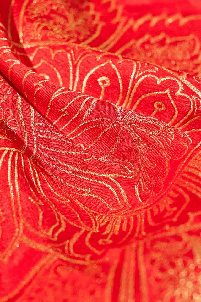 Red Woven Pure Viscose Saree thumbnail image number null