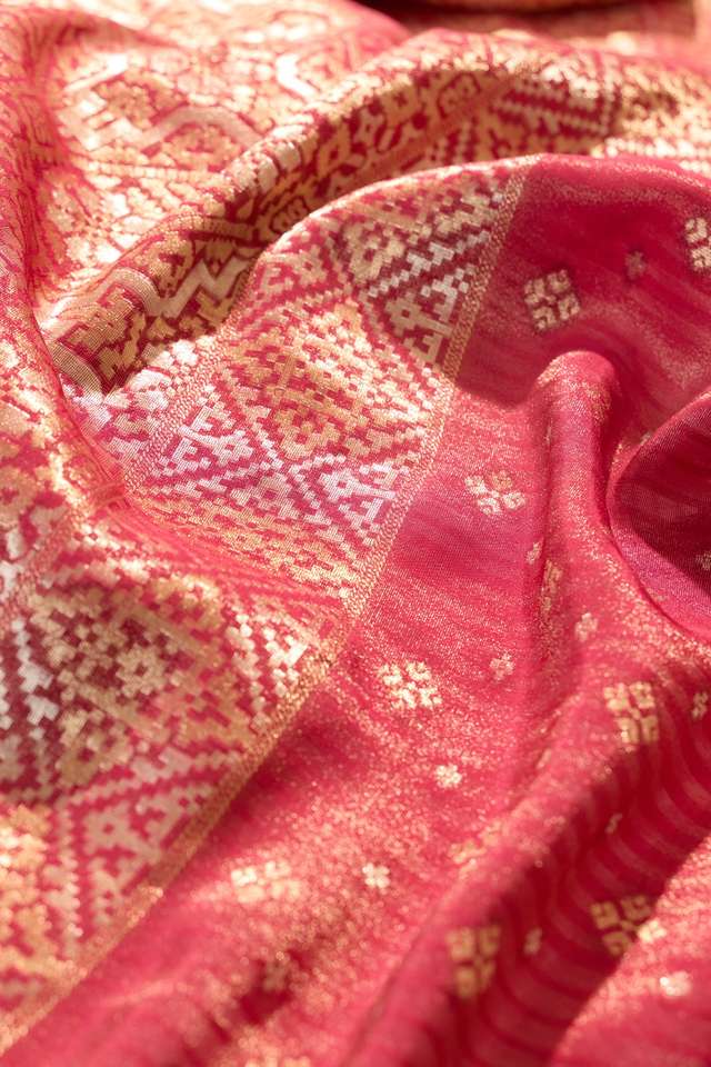 Dark Pink Woven Viscose Tissue Saree thumbnail image number null