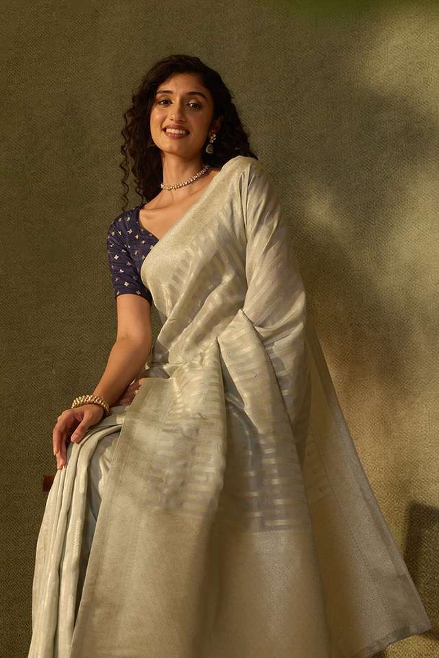 Grey Pure Viscose Woven Saree image number
