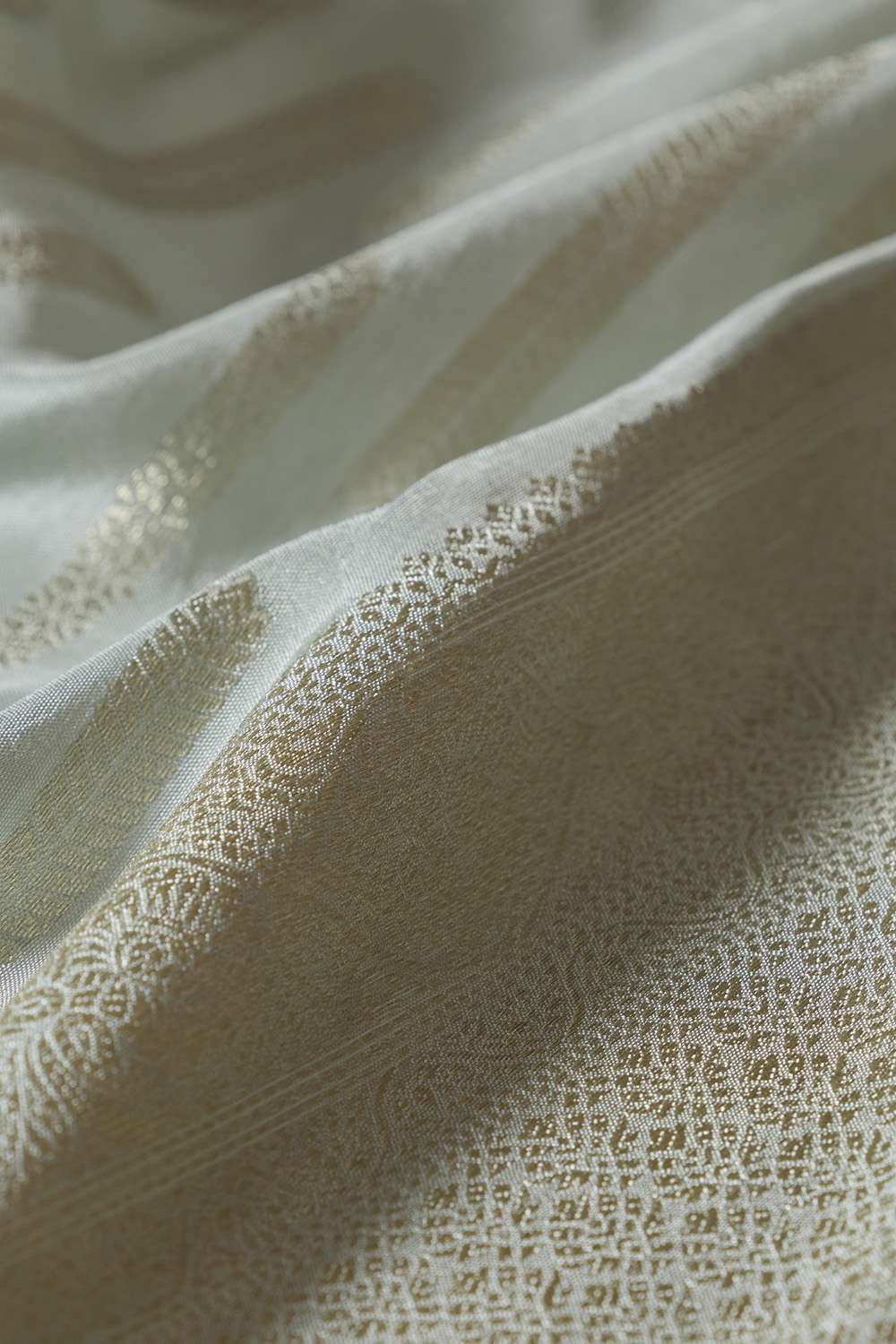 Grey Pure Viscose Woven Saree image number null