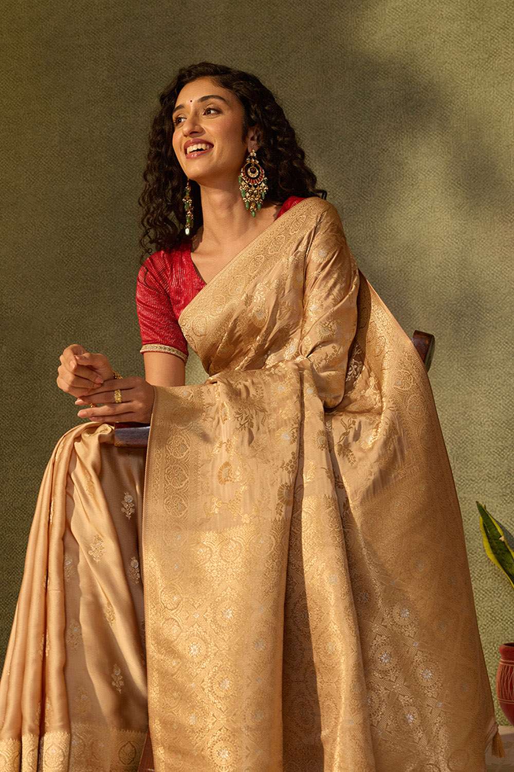 Beige Viscose Satin Woven Saree image number null