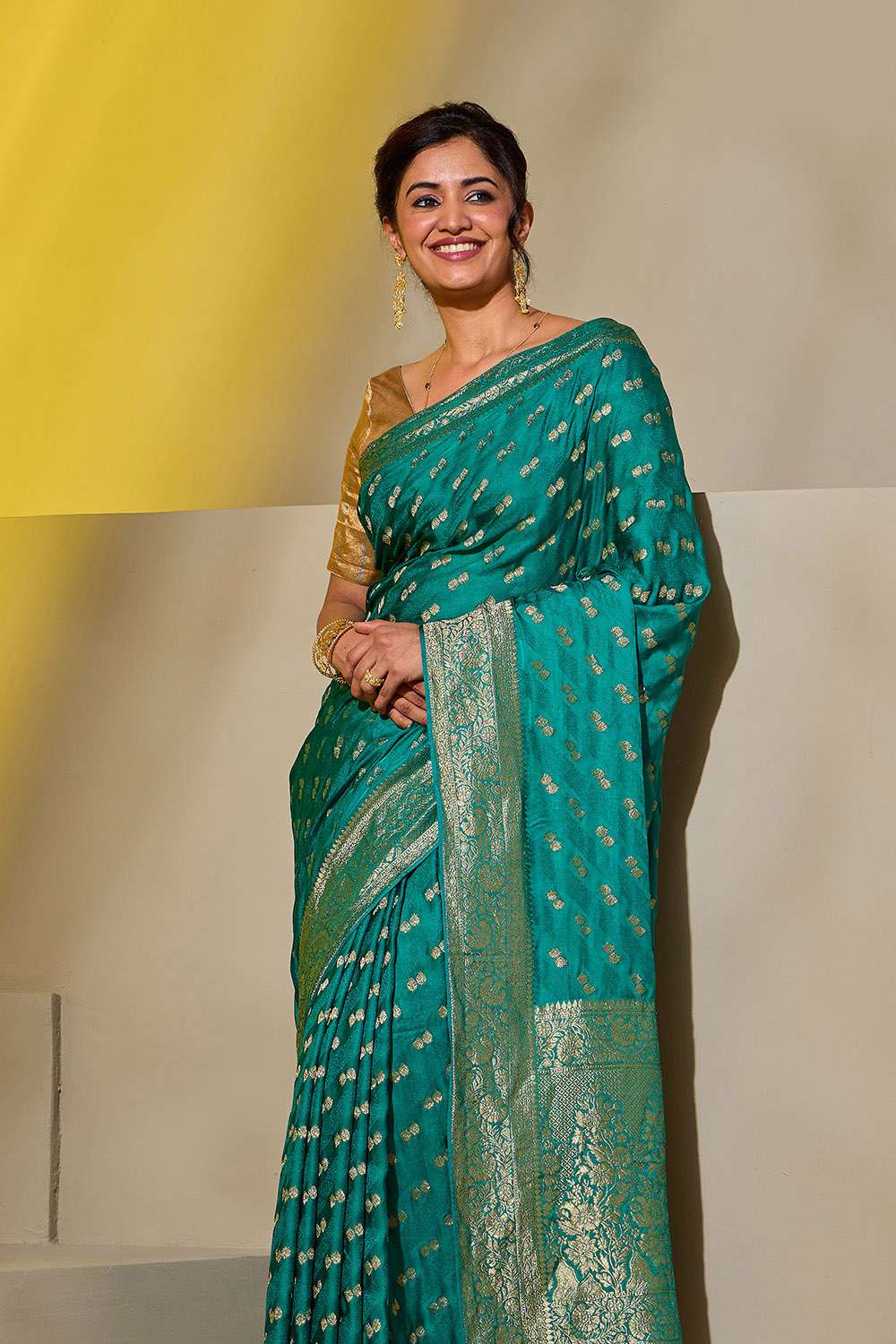 Green Woven Viscose Saree image number null