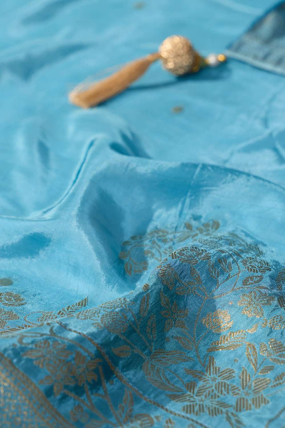 Blue Woven Pure Viscose Saree image number null