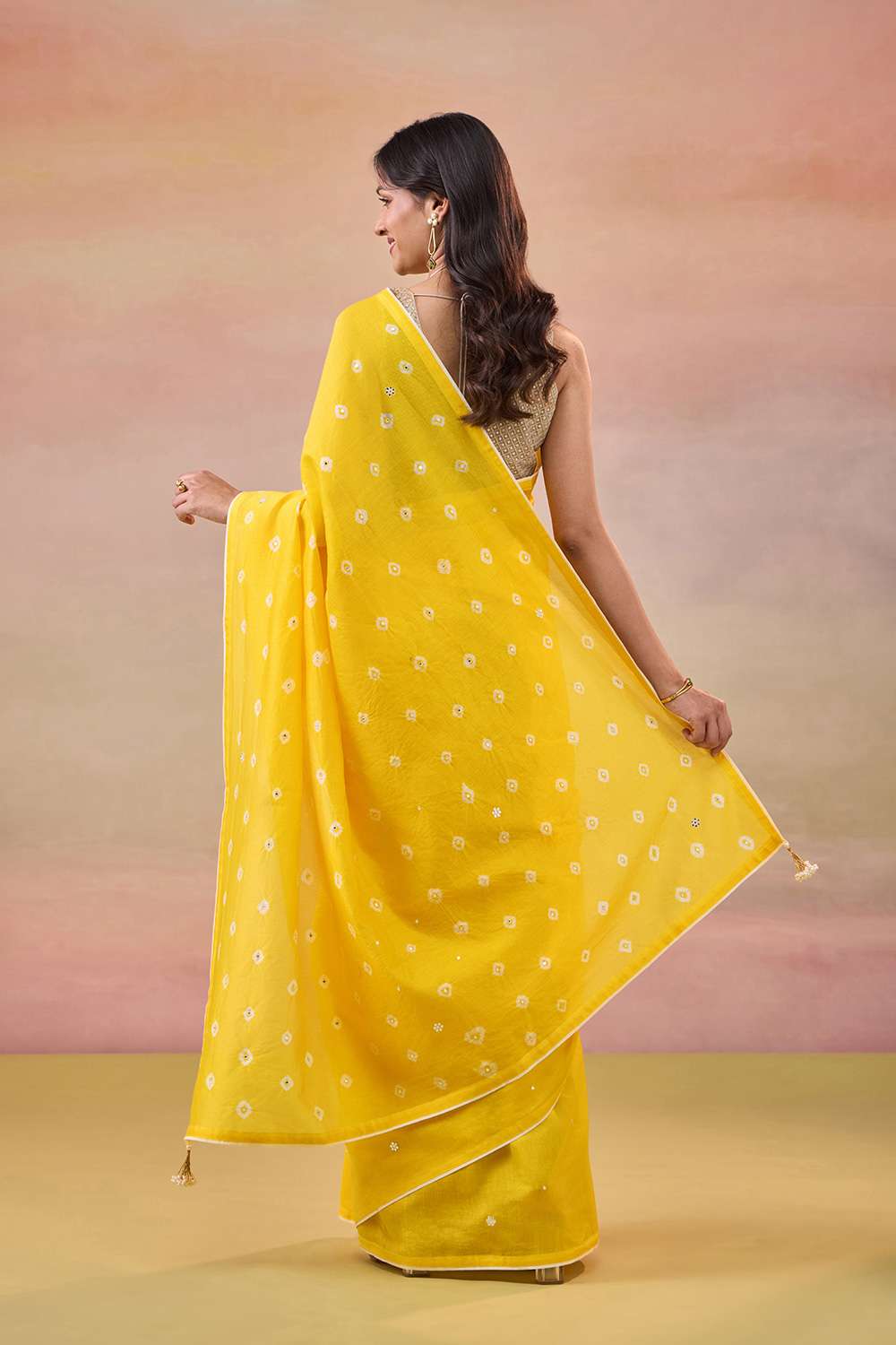 Yellow Gujarat Pure Silk Cotton Embroidered Saree image number null