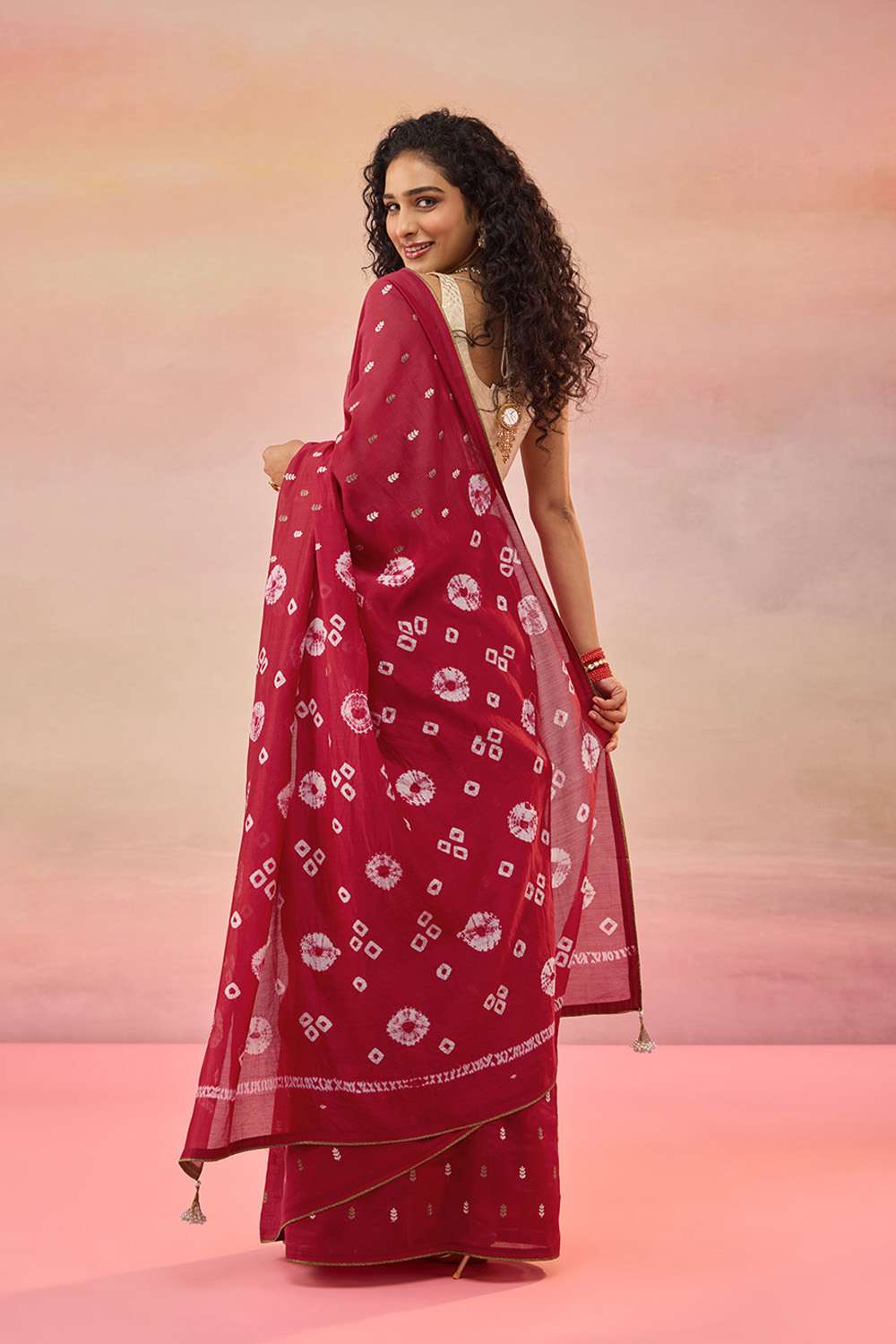 Red Gujarat Pure Silk Cotton Tie & Dye Bandhni Saree image number null