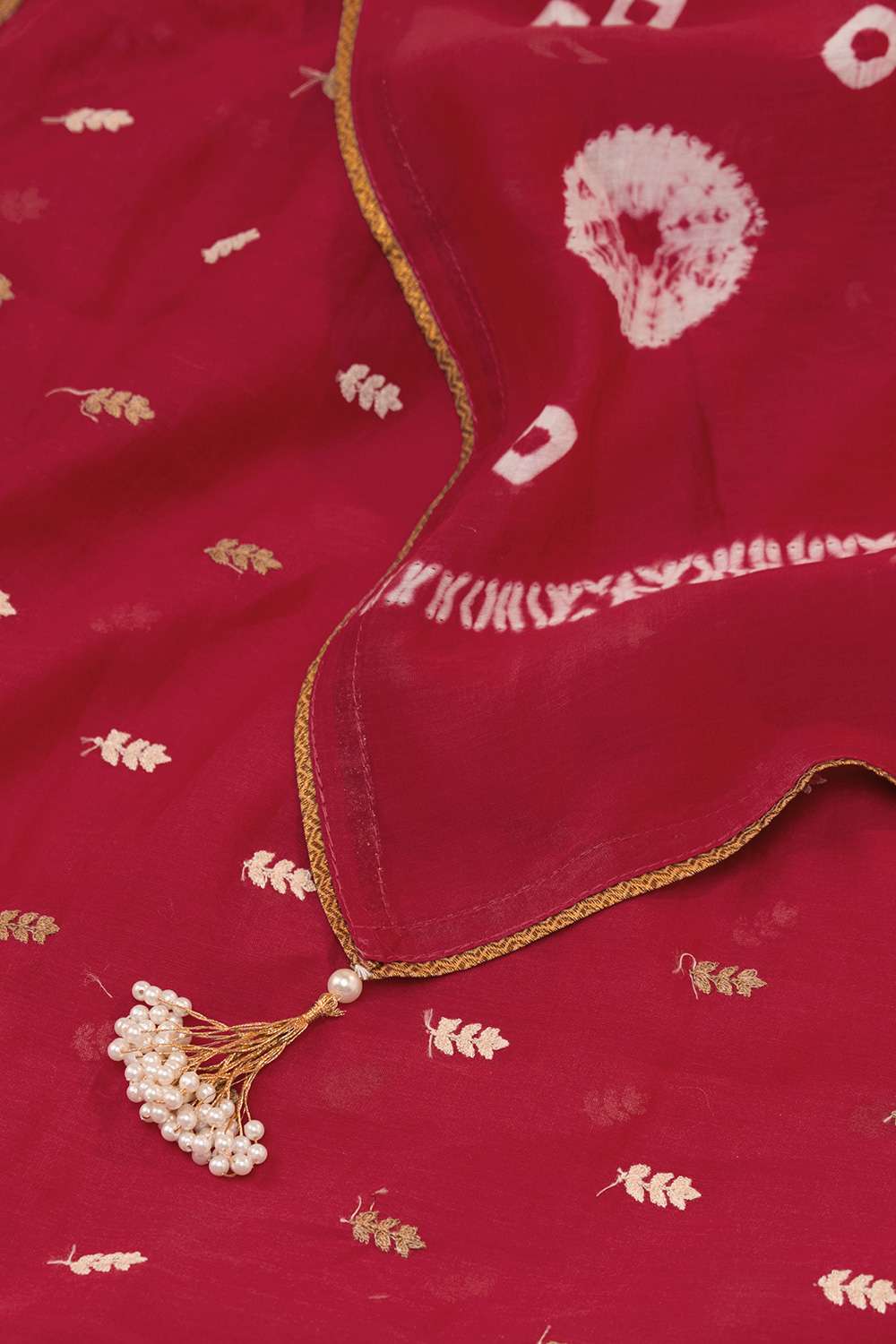 Red Gujarat Pure Silk Cotton Tie & Dye Bandhni Saree image number null