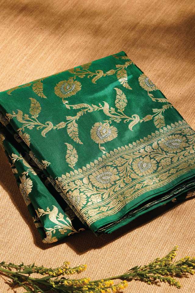 Dark Green Pure Silk Kadwa Banarasi Saree thumbnail image number null