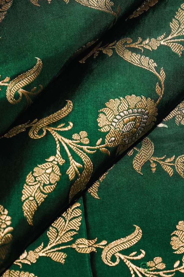 Dark Green Pure Silk Kadwa Banarasi Saree thumbnail image number null