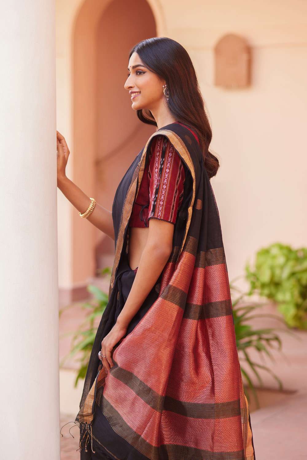 Black Pure Silk Cotton Bengali Jamdani Saree image number null