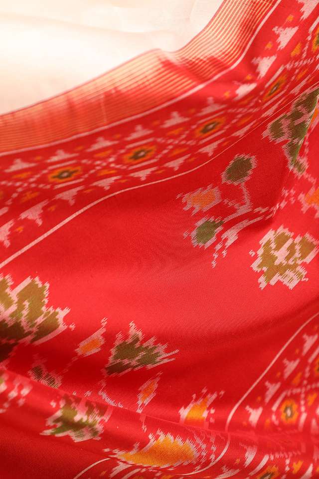 White Rajkot Pure Silk Ikat Patola Saree thumbnail image number null