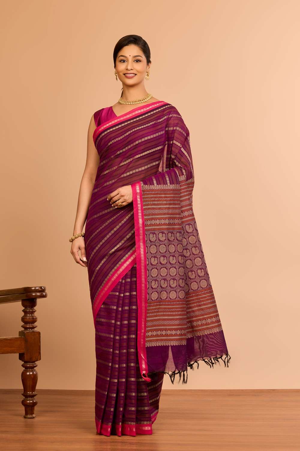 Dark Violet Cotton Woven Saree image number null