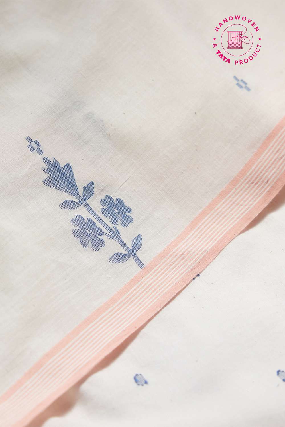 Off White Khadi Cotton Bengal Jamdani Saree image number null