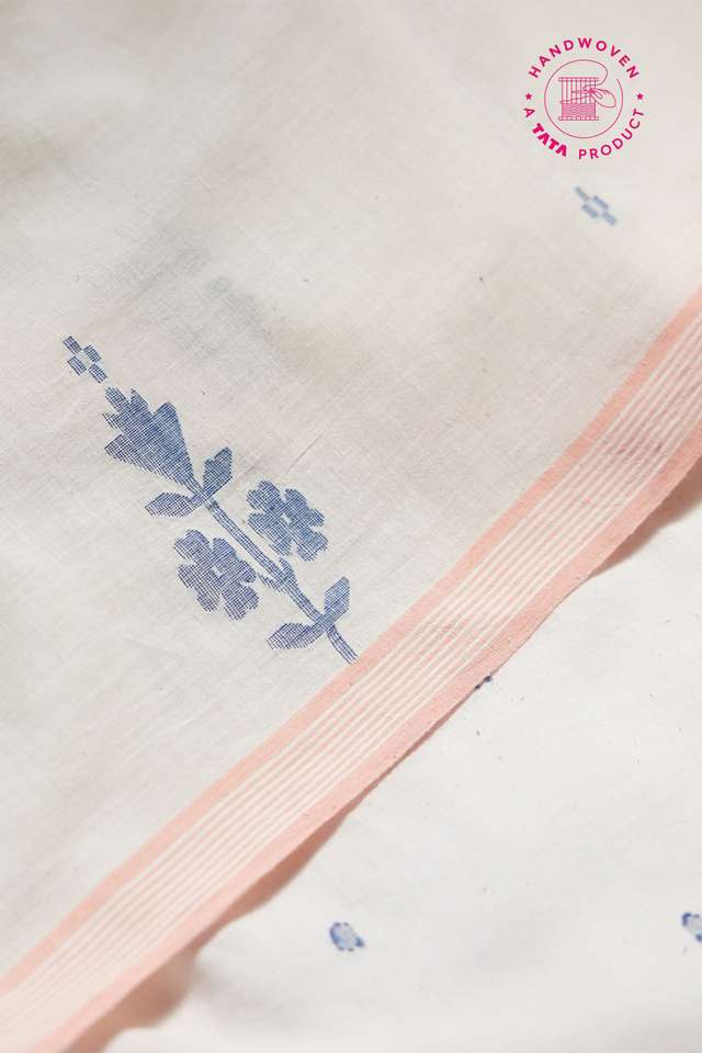 Off White Khadi Cotton Bengal Jamdani Saree image number