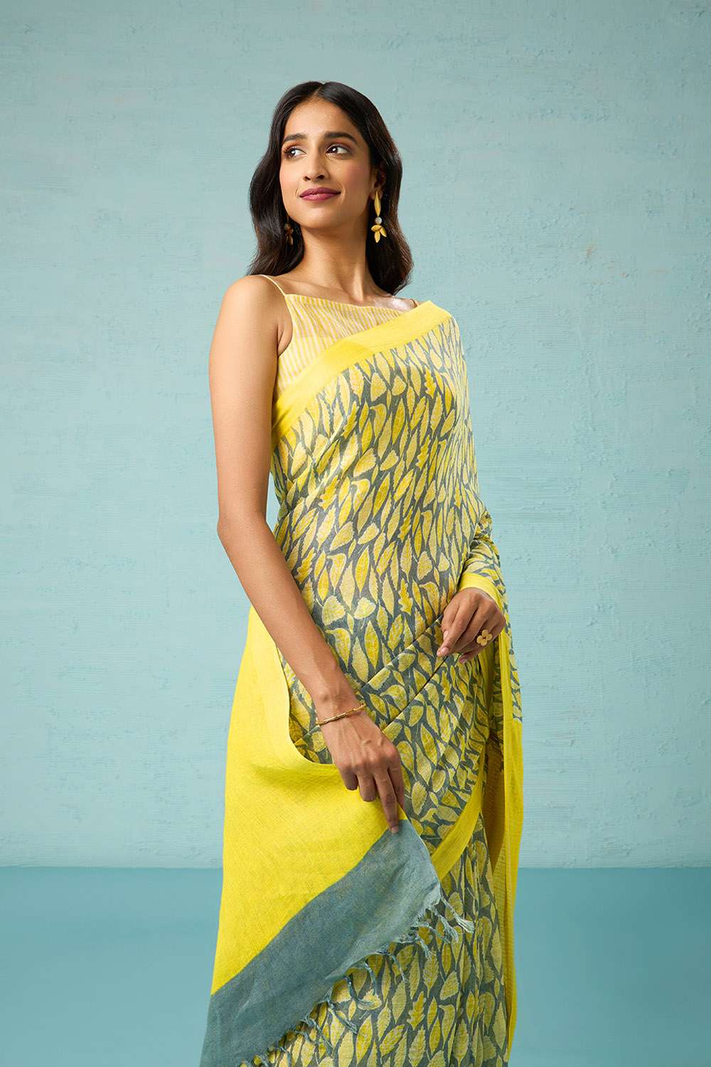 Grey Screen Printed Pure Linen Saree image number null
