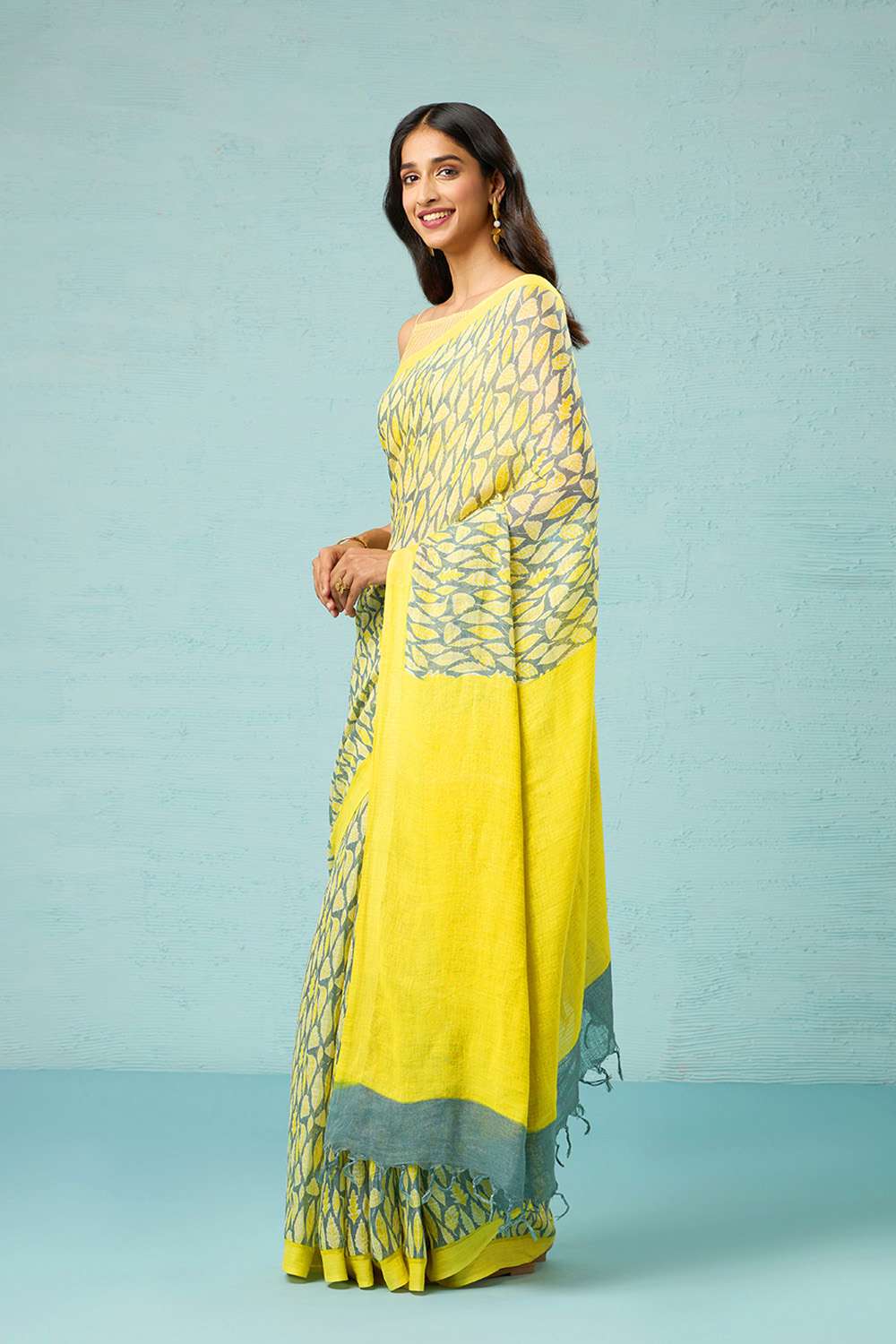 Grey Screen Printed Pure Linen Saree image number null