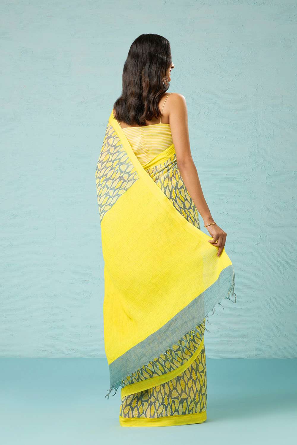 Grey Screen Printed Pure Linen Saree image number null